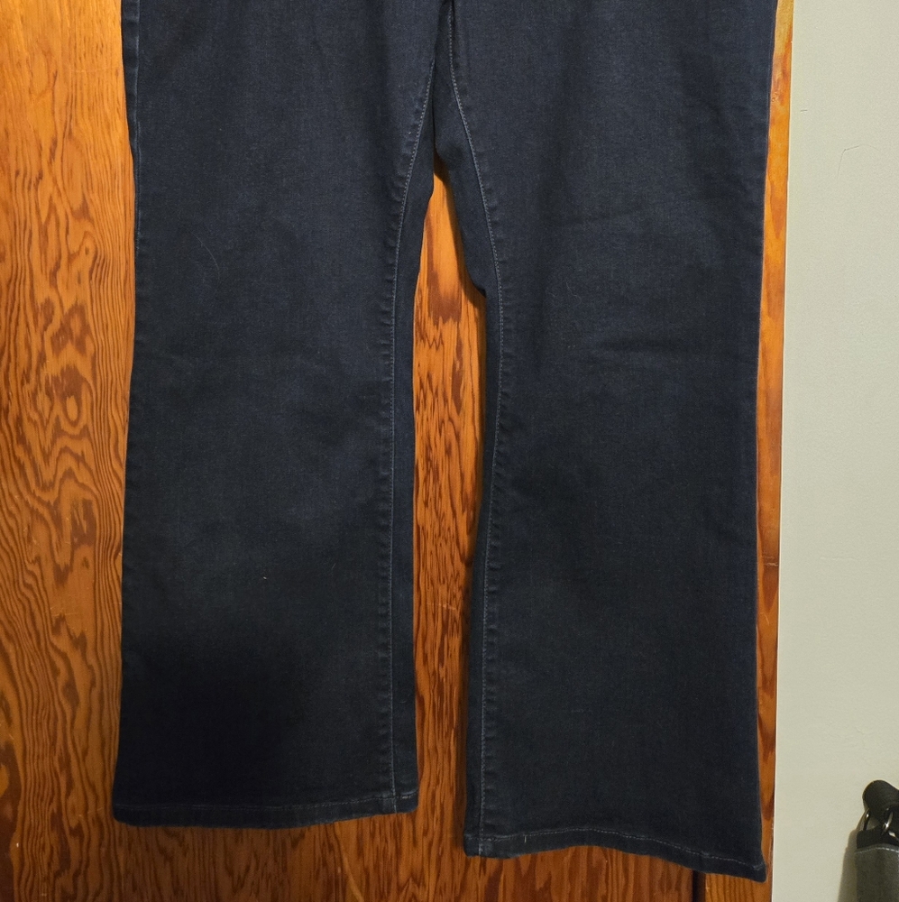 Levi's Women's Dark Blue Boot Cut Jeans - Picture 5 of 5